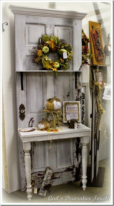 repurpose an old door into a potting bench.  I have seen this done with old screen doors too. Old Door Ideas, Repurposed Doors, Old Door Projects, Old Screen Doors, Door Projects, Doors Repurposed, Flea Market Flip, Vintage Doors, Upcycling Projects