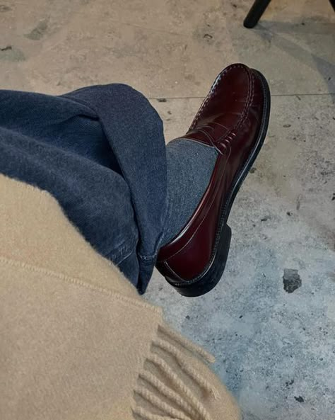 L U C Y  A L S T O N on Instagram: "Wearing on my Feet, on repeat 🔁  #rewearyourwardrobe" Red Loafers, Outfit Inspiration Women, Parisian Chic Style, Cool Accessories, Effortlessly Chic Outfits, Chic Shoes, Mens Outfit Inspiration, Everyday Shoes, Shoe Inspo