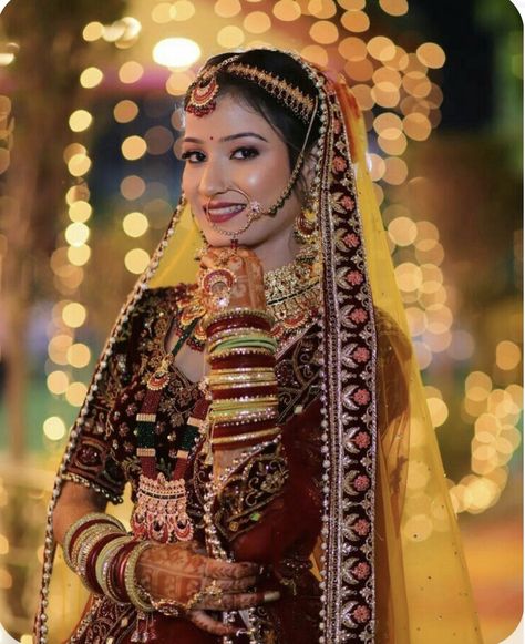 Dulhan New Pose, Dulhan Pose Indian, Dulhan Single Pose Wedding Photos, Shaadi Close Up Photo, Dula Dulhan Photo, Dulhan Closeup Pose, Bridal Close Up Photos, Dhulan Single Pose, Bride Closeup Poses