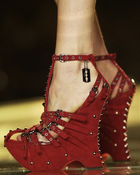 Heels Details at Christian Dior Spring/Summer 2003 Ready-To-Wear. (#Heels #ChristianDior #SS #2003 #00s #00sfashion #2000s) 2000s Shoes, Dior Heels, Lizzie Hearts, French Fashion Designers, Fashion Aesthetics, 2000s Fashion, Valentino Studs, Fashion Shows, Vintage Shoes