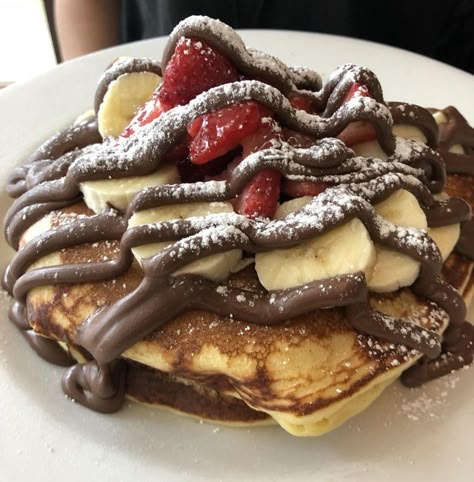 Nutella Pancakes Aesthetic, Breakfast Ideas With Nutella, Pancake With Nutella, Pancakes Nutella, Nutella Strawberries, Strawberries And Bananas, Nutella Pancakes, Strawberry And Banana, Yummy Comfort Food