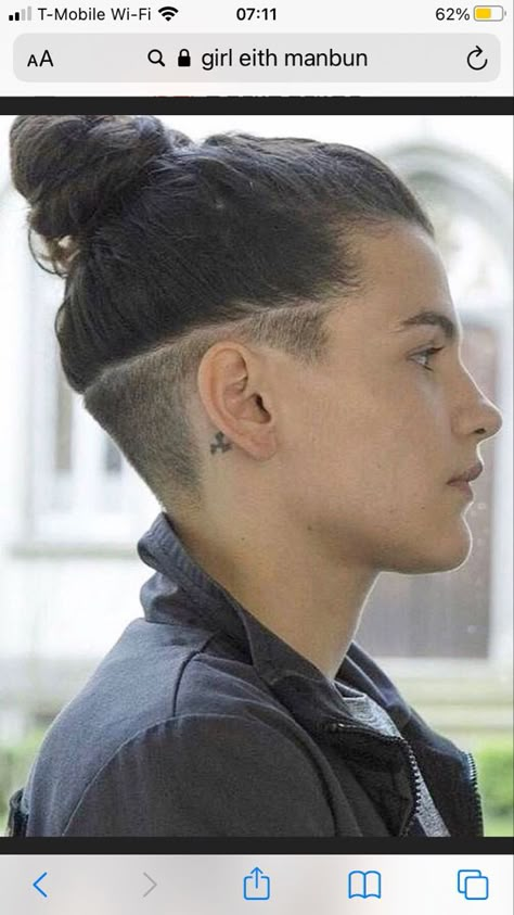 Mens Long Hair Undercut, Long Hair Undercut, Undercut Hair Designs, Man Bun Hairstyles, Undercut Long Hair, Shaved Hair Designs, Tomboy Hairstyles, Undercut Women, Top Knot Hairstyles