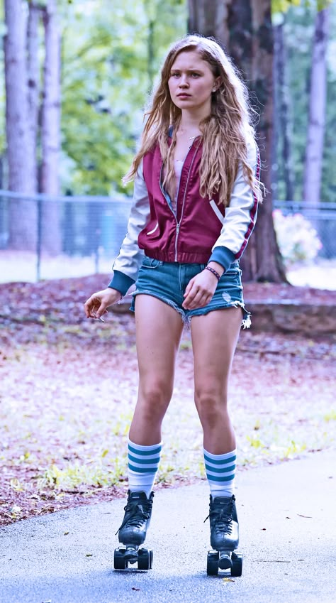 Eliza Scanlen Amma Crellin, Eliza Scanlen, Eve Costume, Haley Lu Richardson, Gillian Flynn, Roller Girl, Female Avatar, Skater Girls, Sharp Objects