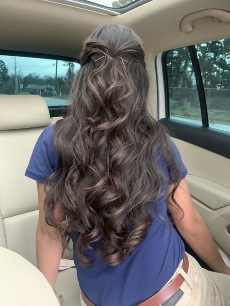 ~half up half down with loose curls~  I got my hair done for a school dance and it turned out amazing! Cute Prom Hairstyles, Formal Hairstyles For Long Hair, Simple Prom Hair, Ball Hairstyles, Dance Hairstyles, Prom Hairstyles For Long Hair, Peinados Fáciles Para Cabello Corto, Hair Stylies, Hoco Hair