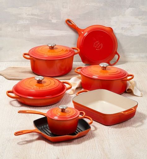 Curved Interior, Le Crueset, Greek Lemon Chicken Soup, Cast Iron Set, Cast Iron Cookware Set, Le Creuset Cast Iron, Induction Oven, Le Creuset Cookware, Enameled Cast Iron Cookware