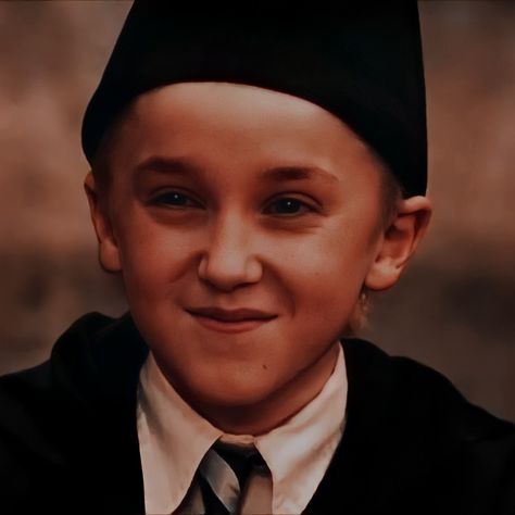 Draco Malfoy Happy, Albus Dumbledore, Harry Potter Wallpaper, Harry Potter Books, Harry Potter Series, My Followers, Tom Felton, Ron Weasley, Harry Potter World