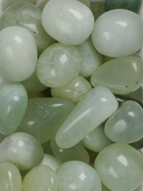 玉 "The Dream Stone" Jade is an ancient stone used to draw love, protection, prosperity and healing. Crystals Manifestation, Mint Aesthetic, App Ikon, Mint Green Aesthetic, Sage Green Wallpaper, Stone Background, Jade Crystal, Pretty Rocks, Pretty Green