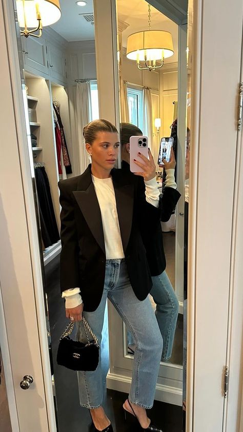 These 4 Sofia Richie Grainge Outfit Formulas Make Quiet Luxury Accessible Sophia Richie Outfits, Sophia Richie, Date Night Outfit Ideas, Night Outfit Ideas, Chique Outfit, Style Casual Chic, Chique Outfits, Outfit Chic, Sofia Richie