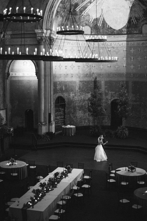 Wedding Last Dance, Dance Black And White, Old World Garden, Live Wedding Painting, First Dance Photos, Wedding At Lake, Dance Black, Wedding Shot List, Fall Bridesmaids