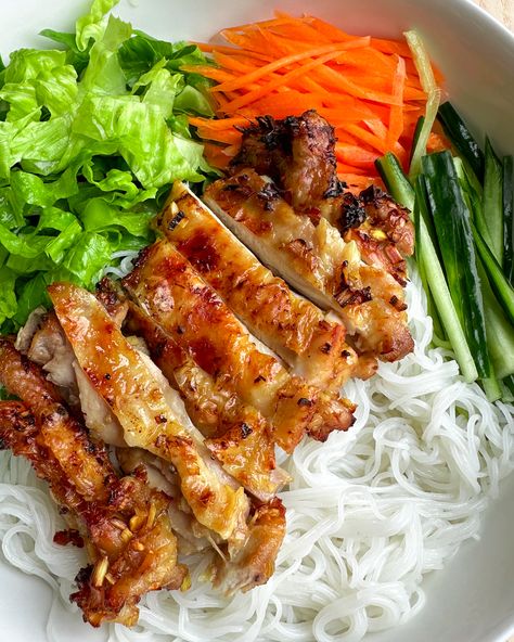 Air-fryer Vietnamese Lemongrass Chicken Lemongrass Chicken Vietnamese, Asian Meal Prep, Vietnamese Lemongrass Chicken, Lemon Grass Chicken, Heal Gut, Lemongrass Recipes, Theme Dinners, Vietnamese Recipe, Lemongrass Chicken