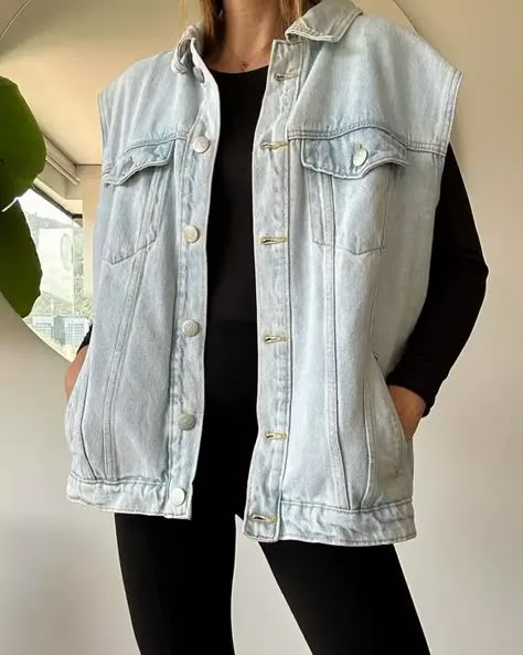 23 Stylish Ways to Rock a Sleeveless Jean Jacket Outfit for Every Season Sleeveless Jean Jacket Outfit, Sleeveless Jacket Outfit, Elegant Capsule Wardrobe, Corset Outfit Ideas, Jean Jacket Outfit, Rugged Aesthetic, Best Corset, Sleeveless Jean Jackets, Coachella Outfits