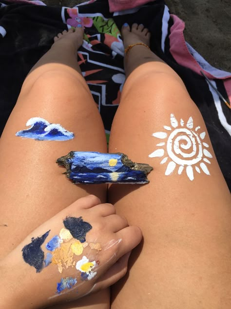 Leg painting, painting ideas, body art, VSCO, Instagram, sunset painting, sun painting, wave painting, beach art, beach paintings Leg Painting Body Art Summer, Painting Ideas Body Art, Leg Painting Ideas, Sunscreen Tattoo, Leg Painting, Leg Art, Body Paintings, Human Body Art, Beach Paintings