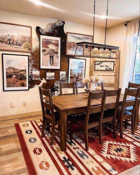 Western Home Decor Dining Room, Dining Room Western, Western Dinning Room Table, Western Farmhouse Dining Room, Boho Western Dining Room, Western Dinning Room Decor, Western Kitchen Ideas Rustic, Small Western Kitchen Ideas, Rustic Western Dining Room