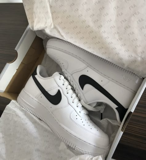 Airforce 1 Black Swoosh, Airforce 1 Outfit, Nike Air White, Bebe Clothing, Custom Air Jordan, Air Jordan 1s, White Nike Shoes, Trendy Shoes Sneakers, Black And White Nikes