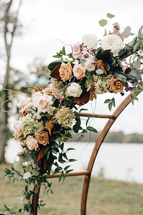 Fall Wedding Arches, Boda Mexicana, Copper Wedding, Fall Wedding Flowers, Flowers And Greenery, Wedding Inspiration Fall, Fall Wedding Colors, Wedding Flower Arrangements, Autumn Wedding