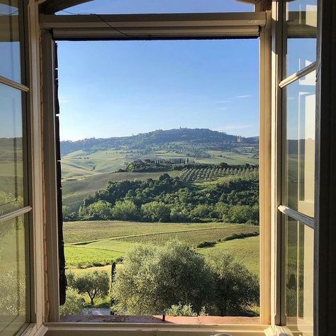 Audrey Hubert (@audreyhubert) • Instagram photos and videos Window With A View, Italy Magazine, Window Views, Montepulciano, Room With A View, Window View, Through The Window, Pretty Places, Travel Inspo