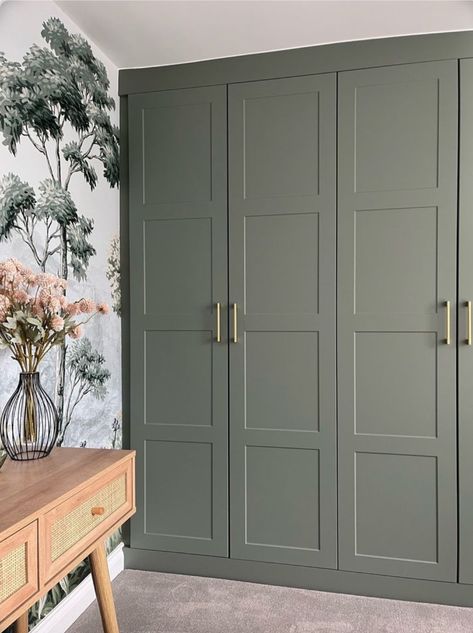 Green Fitted Wardrobes Bedroom, Sage Closet Door, Built In Shaker Wardrobes, 4 Door Wardrobe Design Bedroom, Sage Wardrobe Doors, Bedroom Inspirations Built In Wardrobes, Green Dressing Room Ideas, Howdens Fitted Wardrobes, Panelled Fitted Wardrobes