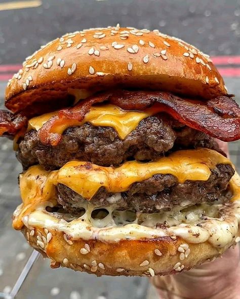 Food Babe, Delicacy Food, Food Therapy, Bacon Cheeseburger, Yummy Comfort Food, Delicious Snacks Recipes, Food Recepie, Food Videos Cooking, Comfort Foods