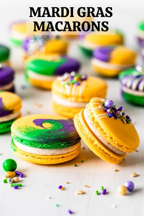 Mardi Gras Macarons #mardigras #macarons #festive #purple #yellow #green Mardi Gras Desserts, French Macaroon Recipes, Madi Gras, Cinnamon Cream Cheese, Mardi Gras Food, French Macaroons, Macaroon Recipes, Spring Cookies, Themed Desserts