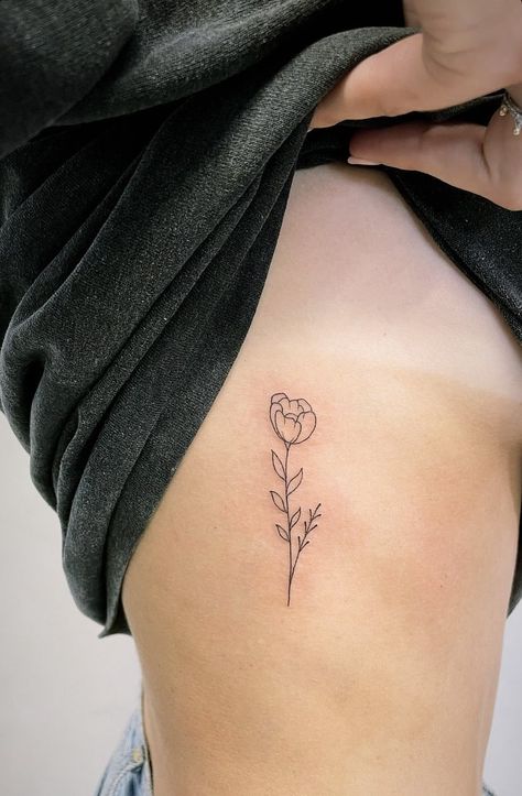 Dainty Ribcage Tattoos For Women, Flower Tattoo Ribs, Flower Rib Tattoo, Rib Tattoo Placements, Flower Tattoo On Ribs, Tattoos On Side Ribs, Flower Tattoo On Side, Ribcage Tattoo, Nose Piercings