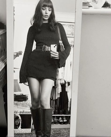 60s Witch Fashion, 60s Goth Aesthetic, 70s Black Outfit, Goth 70s Fashion, 70s Goth Outfits, 70s Goth Aesthetic, 70s Alternative Fashion, 80s Goth Aesthetic, 70s Goth Fashion