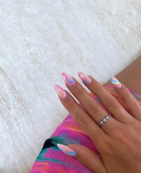 Colorful Squiggle Nails, Summer Nails Unique, Trendy Summer Nails Designs, Blended Nails, Colorful Swirl Nails, Summer Nail 2024, Water Colour Nails, Mamma Mia Nails, Summer Swirl Nails