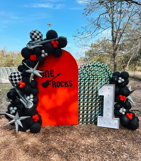 One Rocks!🎸🖤💿 How fun is this first birthday theme!🎶🥁 ••• *backdrops provided by client* #firstbirthday #boybirthday #balloondecor #balloongarland #wildrosepartyco #wildrosepartycoballoons 1st Birthday Rockstar Theme, First World Tour Birthday Theme, 1st World Tour Birthday, Rock 1st Birthday Party, Ready 2 Rock Birthday Party, Born Two Rock Birthday Boy, First World Tour Birthday, Rock N Roll Birthday Party Kids, Rock And Roll First Birthday Party