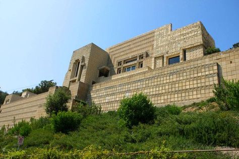 Ennis Brown House, Los Angeles, by Frank Lloyd Wright Houses In California, Hollyhock House, Los Angeles California Photography, Ennis House, Mayan Architecture, Lloyd Wright Architecture, House On Haunted Hill, Gamble House, Frank Lloyd Wright Buildings