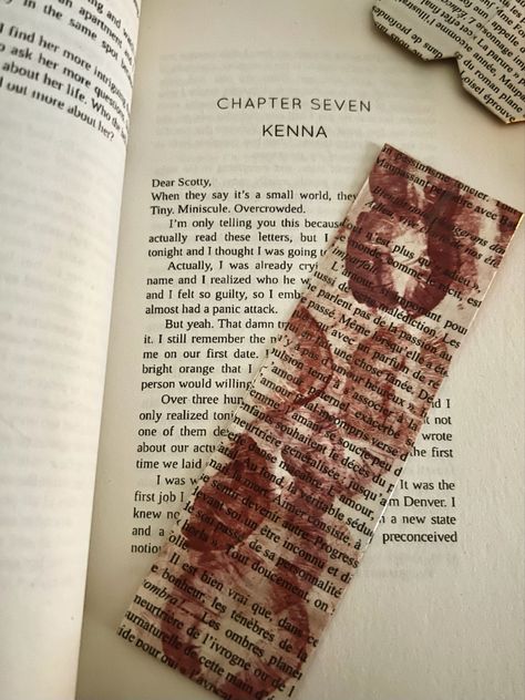 Monica Murphy, Homemade Bookmarks, Handmade Bookmarks Diy, Creative Bookmarks, Red Chanel, Bookmark Craft, Lipstick Art, Cute Bookmarks, Diy Bookmarks