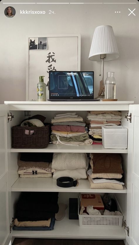 Small Room Clothes Storage, Room Must Haves, Dekorasi Kamar Tidur, Dream House Rooms, Dream Room Inspiration, Room Makeover Inspiration, Apartment Inspiration, Cozy Room, Room Inspiration Bedroom