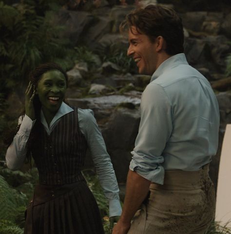 Fiyero And Elphaba Wicked Movie, Cynthia Erivo And Jonathan Bailey, Wicked Fiyero Aesthetic, Wicked Elphaba And Fiyero, Wicked Movie Elphaba, Fiyero Wicked Costume, Elphaba Thropp Aesthetic, Jonathan Bailey Wicked, Fiyero Wicked Jonathan Bailey