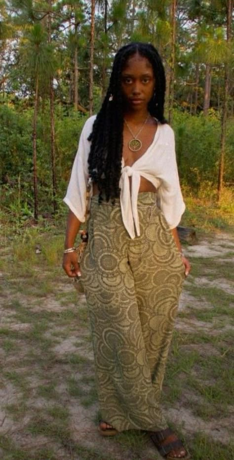 Romantic Bohemian Aesthetic, Minimal Earthy Outfits, Boho Chic Black Women Outfit, Earthy Summer Outfits Black Women, Classy Flowy Outfits, Earthy Outfits Black Women Bohemian, Black Women Boho Outfits, Bohomeian Style Outfits Black, Hippy Chic Outfits