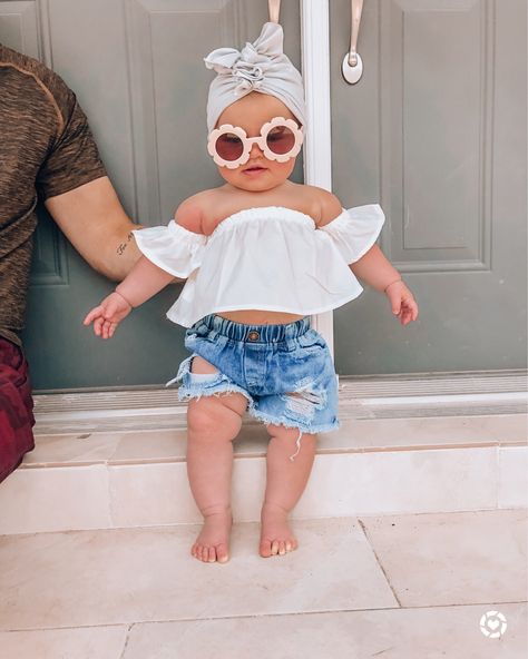 Baby Girl Jeans Outfit, Summer Outfits Babygirl, Baby Girl Beach Outfit, Summer Baby Girl Outfits, Toddler Girl Summer Outfits, Shorts And Tshirt Outfits, Girls Outfit Ideas Summer, Baby Girl Summer Outfits, Girls Jeans Outfit