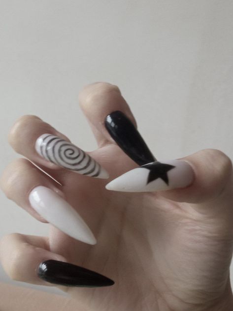 Nail Ideas Goth, Fake Nails Designs, Punk Nails, Spring Nail Designs, Goth Nails, Grunge Nails, Black Nail Designs, Black Nail, Spring Nail