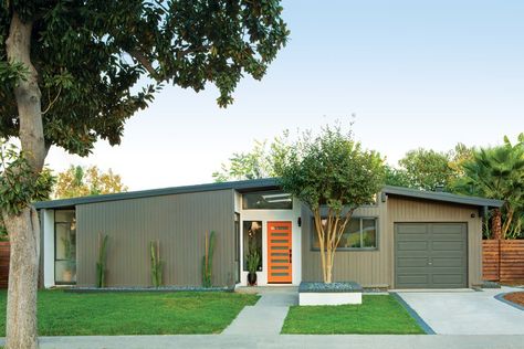 Fullerton’s Forever Homes: <span> A Mid Century Renovation </span> Mid Century Modern Exterior Paint, Modern Exterior Paint Colors, Mid Century Renovation, Joseph Eichler, Mid Century Modern Exterior, Mid Century Exterior, Orange Door, Mid Century Ranch, Ranch Exterior