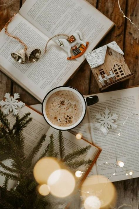 Christmas Italy, Book Flatlay, Christmas Flatlay, Italy Love, Christmas Reading, Winter Fragrance, Bookstagram Inspiration, Winter Images, Coffee Photos