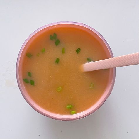 Miso Soup Aesthetic, Ollie Aesthetic, Soup Broth, Pink Bowls, Soft Life, Miso Soup, Bowl Of Soup, Delicious Soup, Pretty Food