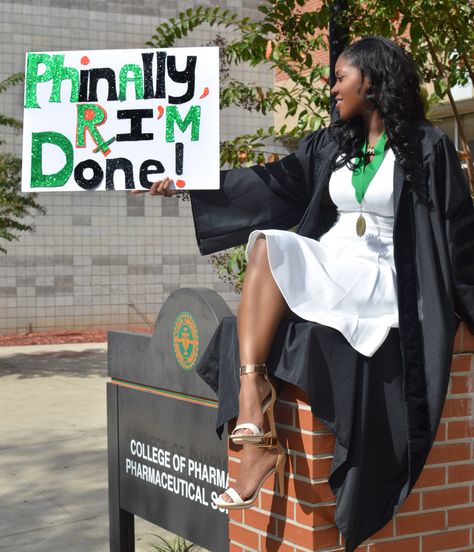 FAMU pharmacy graduation shoot. Pharmacy Tech Graduation Pictures, Pharmacy Tech Photoshoot, Pharmacist Graduation Pictures, Pharmacy Photoshoot, Pharmacy Graduation Pictures, Pharm D Graduation, Pharmd Graduation Party, Pharmacy School Graduation Party, Graduation Pharmacy