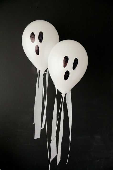 DIY ghost balloons Halloween Flying Ghost, Halloween House Party Decorations, Ghost Balloons, Ghostbusters Birthday, Ghostbusters Party, Ghost Theme, Halloween Party Decor Diy, Ghost Party, Casa Halloween