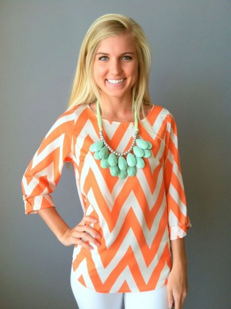 Love this look..need to get some nice church clothes like this Chevron Outfit, Chevron Top, Top Outfit, Summer Color, Chevron Print, Color Contrast, Sweater Weather, Style Me Pretty, The Professional