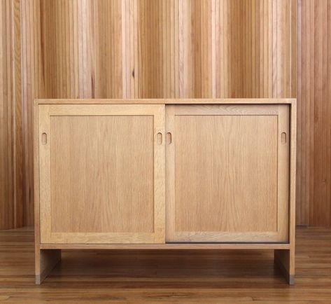 Cabinet Sliding Door, Sliding Door Cabinet, Studio Home, Japanese Tea Ceremony, Hans Wegner, Wood Detail, Door Cabinet, Home Salon, Bathroom Reno