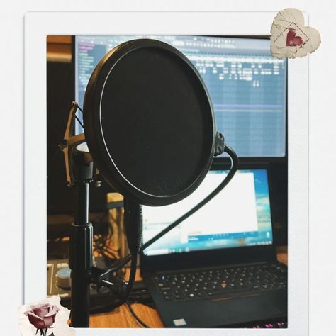 ༘⋆🌷🫧💭₊˚ෆOcean🪬🫧🫶🏻🤍 Recording Studio Aesthetic, Singing Studio, Musician Room, Singer Life, Ilmu Ekonomi, I Am A Singer, Home Recording Studio Setup, Recording Studio Setup, Inspirational Quotes Background