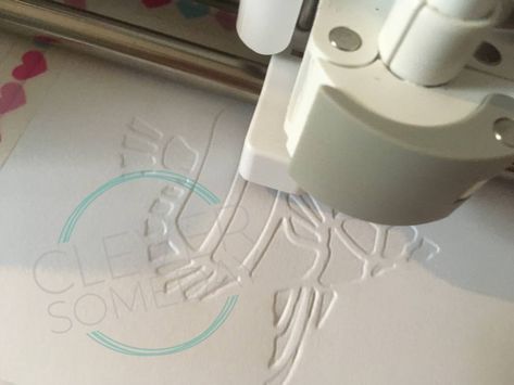 Get great looking flat embossing from your Cricut Explore or Maker with this exciting new technique. An video overview of the process along with a free Design Space File will get you started. Cricut Scoring Stylus, Vinyle Cricut, Cricut Explore Air Projects, Cricut Help, Cricut Cuttlebug, Cricut Explore Projects, Idee Cricut, Silhouette Curio, Cricut Air