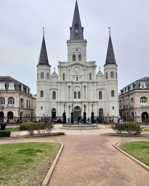 Another New Orleans first for me is Jackson Square. Yes, I’ve driven by it and even walked around it but never stopped—it is worth the stop. Located in the French Quarter, the statue in the center is of Andrew Jackson, the general who led the battle of New Orleans against the British. The church is St. Louis Cathedral or, officially, Cathedral-Basilica of Saint Louis, King of France, and is the oldest active cathedral in the United States. It's sinking, by the way. That's what the friend... Saint Louis Cathedral New Orleans, New Orleans Cathedral, Battle Of New Orleans, St Louis Cathedral, Cathedral Basilica, Jackson Square, Andrew Jackson, The French Quarter, New Orleans Wedding