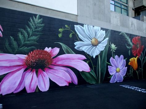 Hand Painted Wall Murals Flowers, Wall Murals Painted Outdoor, Floral Mural Painting, Fence Ideas Garden, Outdoor Mural Ideas, Farmstand Ideas, Fence Murals, Flower Murals, Mural Garden