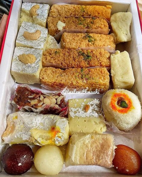 Indian Sweets Box, Diwali Desserts, Midnight Cravings, Nikah Decor, Middle East Food, Diwali Sweets, Delicious Deserts, Desi Love, Krishna And Radha