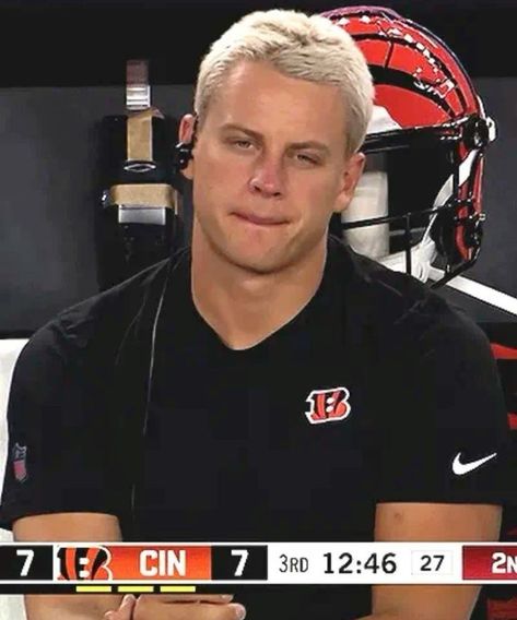 Joe Burrow Blonde, Joe Burrow Aesthetic, Joe Burrow Wallpaper, Joe Burrow Cute, Nfl Wag, Midnight Mayhem, Old School Pictures, Joe Borrow, Joe Shiesty