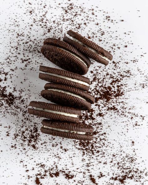 Oreo Product Photography, Oreo Photography Ideas, Oreo Photoshoot, Food Advertising Photography, Oreo Photography, Chocolate Product Photography, Sweets Photography, Milk Photography, Oreo Milk