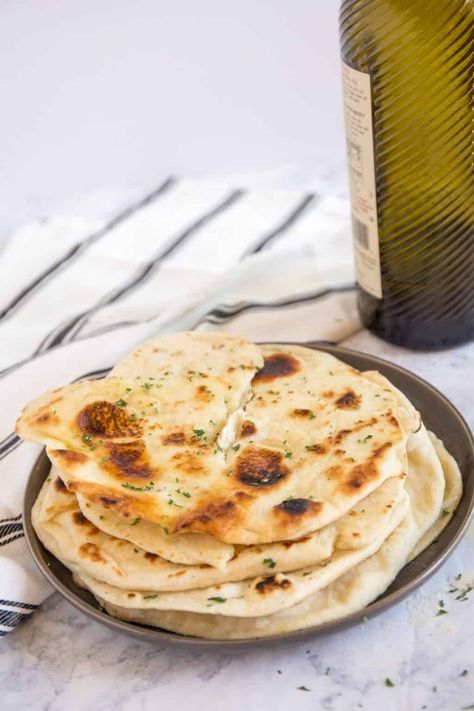 Making homemade pita bread is cheap and easy! After experiencing the true taste of fresh pita bread you'll never want to go back to the storebought kind. | wanderzestblog.com #pitabread #greek #bread #pita Blended Cottage Cheese, Greek Bread, Homemade Pita, Homemade Pita Bread, Pita Bread Recipe, Gyro Recipe, Cheese Flatbread, Flat Breads, Paleo Bread