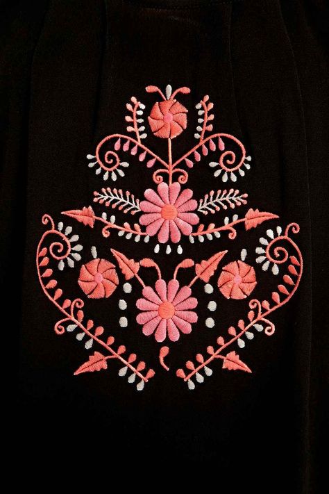 Mexican Embroidery Designs, Embroidery Patterns Ideas, Little White Lies, Mexican Pattern, White Lies, Hungarian Embroidery, Mexican Embroidery, Chain Stitch Embroidery, Patterns Ideas